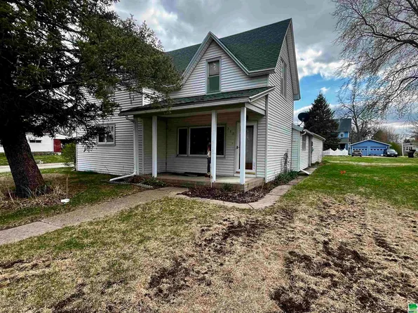 312 E Main St, Elk Point, SD 57025