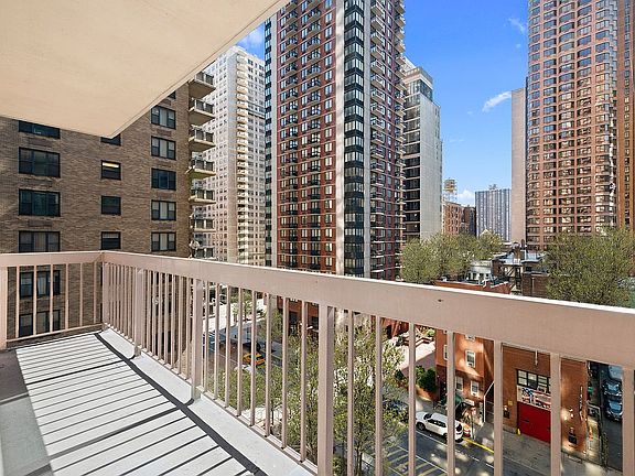 4th image of 235 E 40th St APT 7A