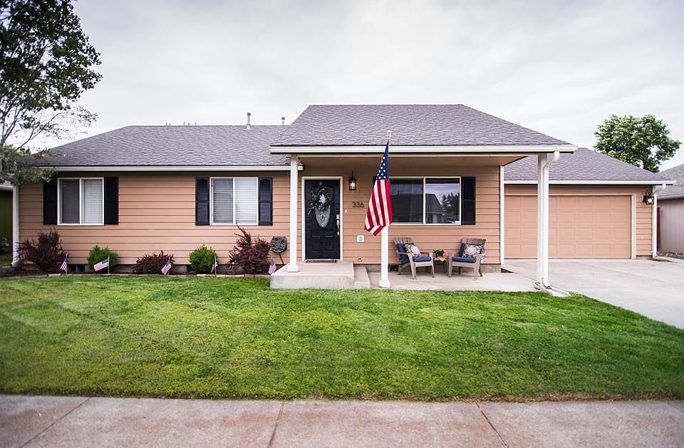 1st image of 336 NE Kingwood Pl