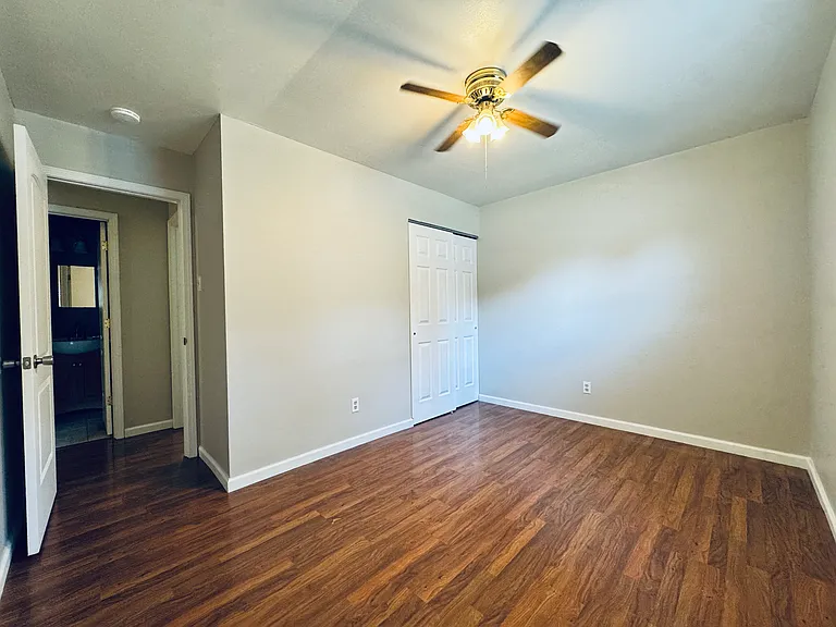 421 Lee Dr — Photo 20