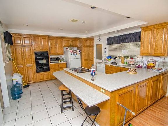 Wrap Around Breakfast Bar