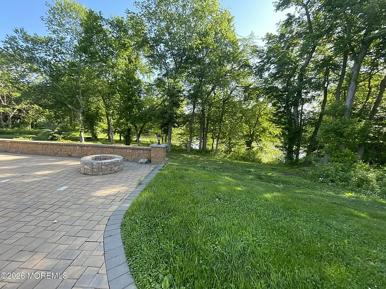 15 Hope Dr — Photo 32