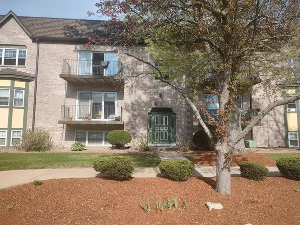100 Oak Ln APT 10, Brockton, MA 02301