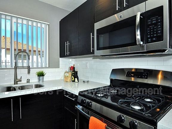 4th image of 4424 51st St APT 4