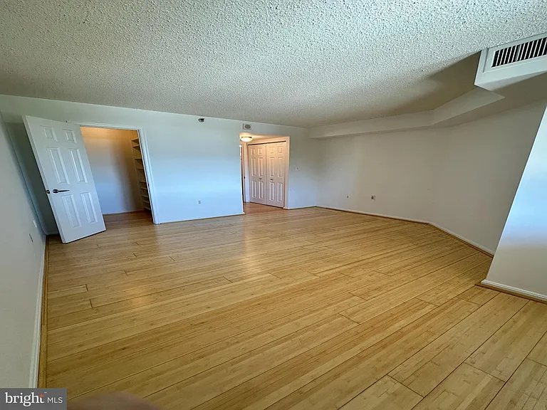 10101 Grosvenor Pl #507 — Photo 16