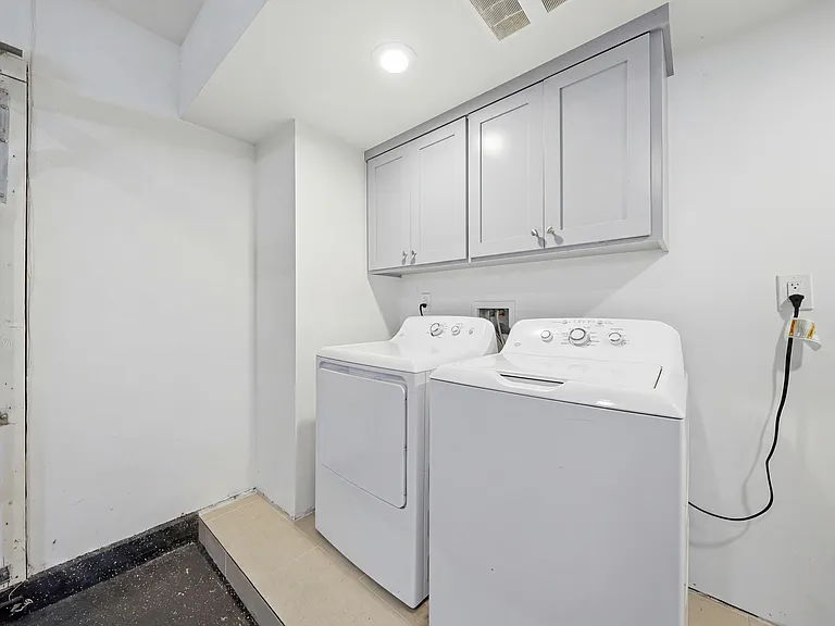 1235 1/2 W 39th Pl — Photo 28