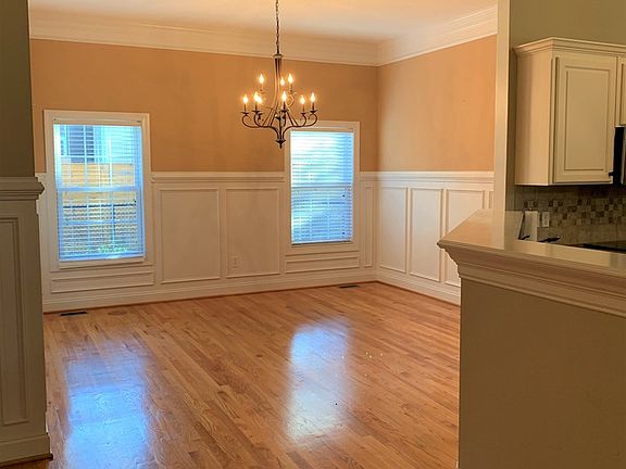 3rd image of 247 Loudoun Dr