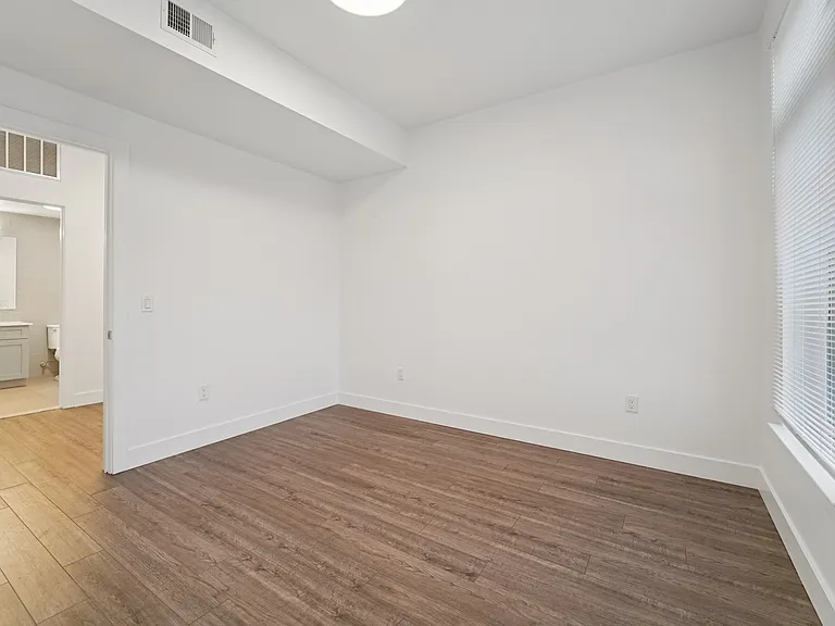 475 William St. — Photo 11