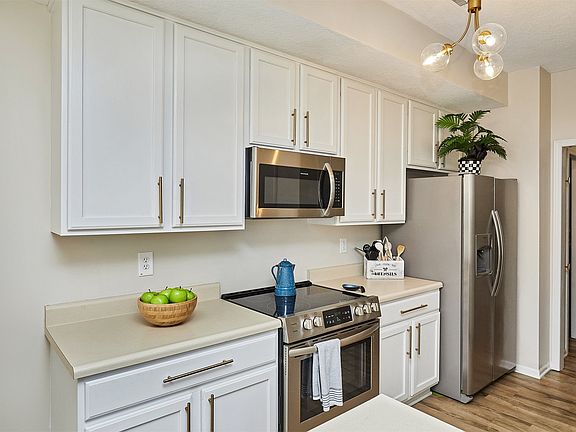 5th image of 1209 S 52nd St Unit 1104