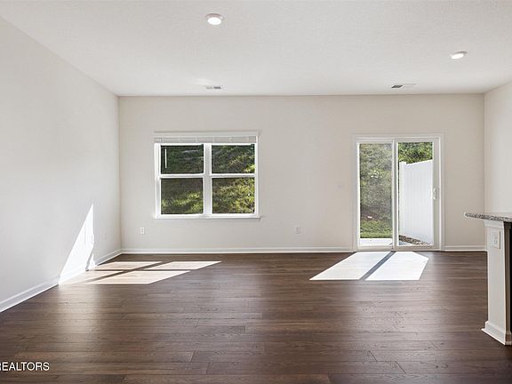 3rd image of 3526 Tyee Crossing Way