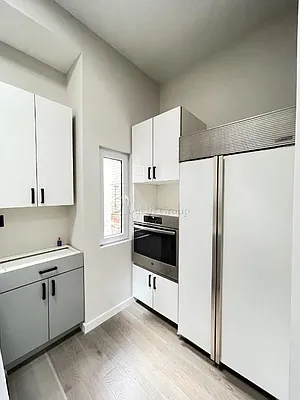 Rented by Bouklis Group | media 7