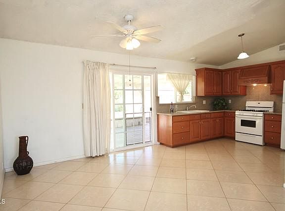 5th image of 387 E Calle Circulo