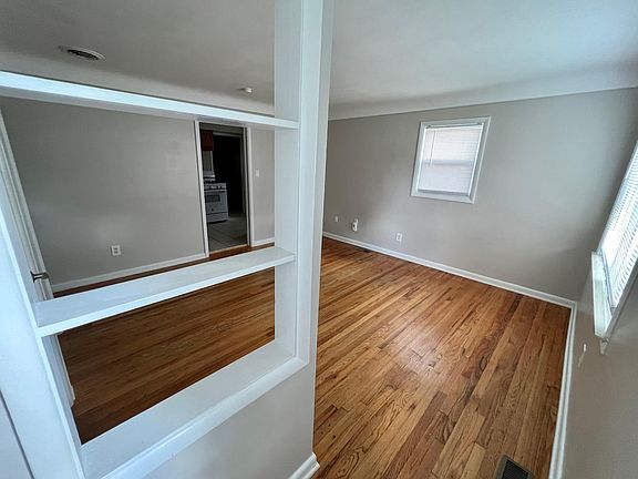 3rd image of 26122 Palmer Blvd