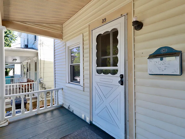 39 Moran Ave — Photo 1
