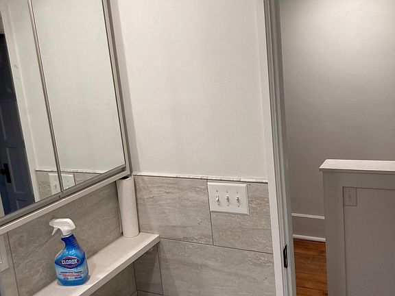 3rd image of 595 Mohawk St #595