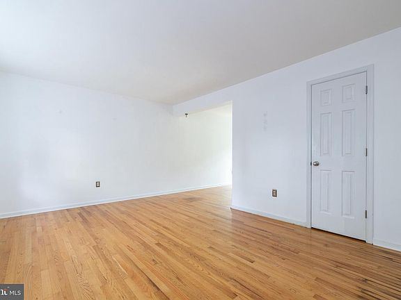 4th image of 103 E Germain St