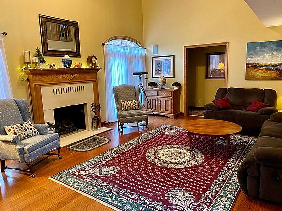 3rd image of 1140 Surrey Cir
