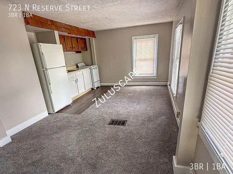 723 N Reserve St — Photo 2