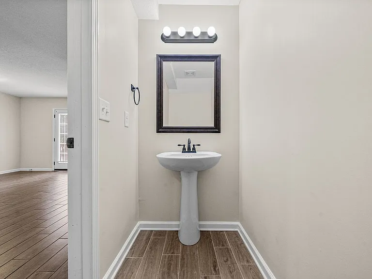 754 Robb Ave — Photo 10