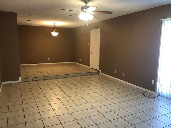 2nd image of 8833 Sandcastle Ct