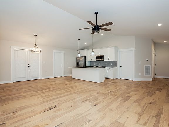 4th image of 3056 Reid Ave