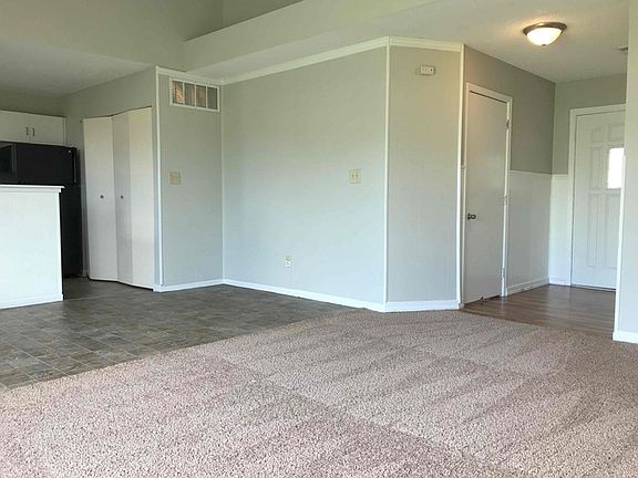 3rd image of 2814 E Boyd Ln