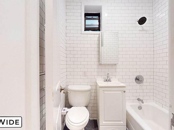 5th image of 226 E 36th St APT 1C