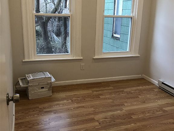 2nd image of 237 Whiton St APT 1