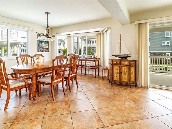 5th image of 5560 Asbury Ave APT 5560