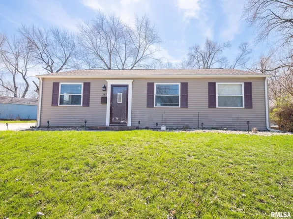 242 Algonquin Rd, Marquette Heights, IL 61554