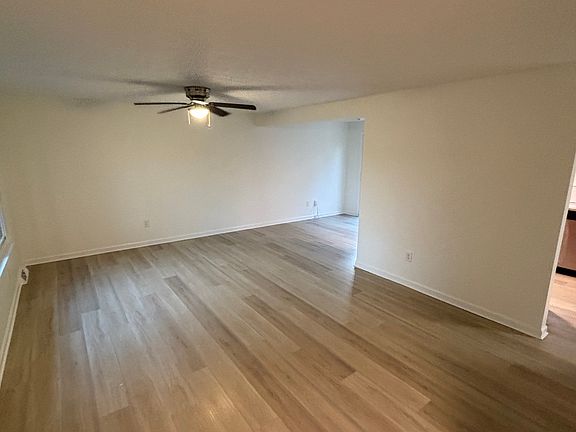3rd image of 2740 Tiara Ave
