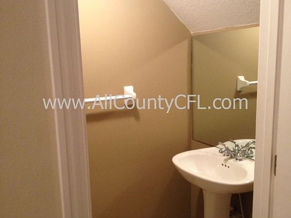 4th image of 2704 E Central Blvd Unit 2