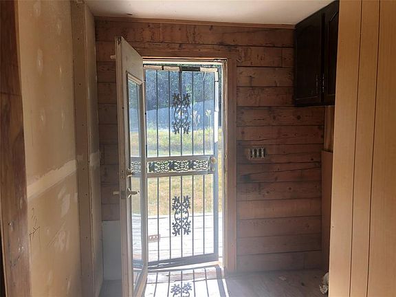 4th image of 4109 Lakeshore Dr