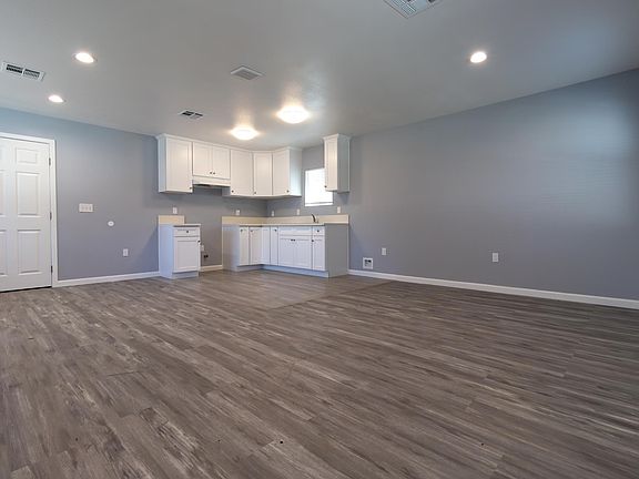 3rd image of 12816 Kalnor Ave