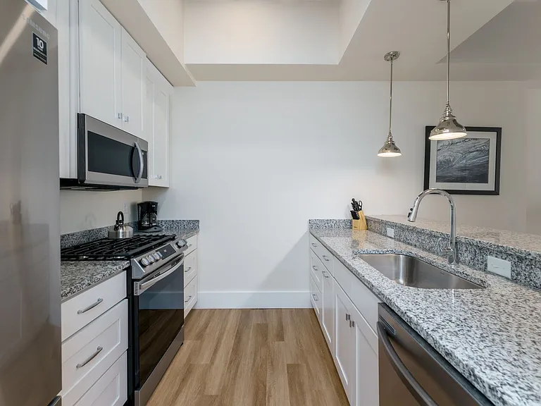 300 East Apartments — Photo 167