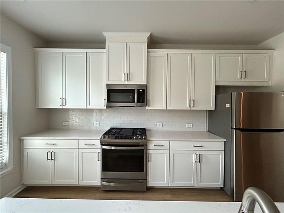 3rd image of 3715 Davis Cir
