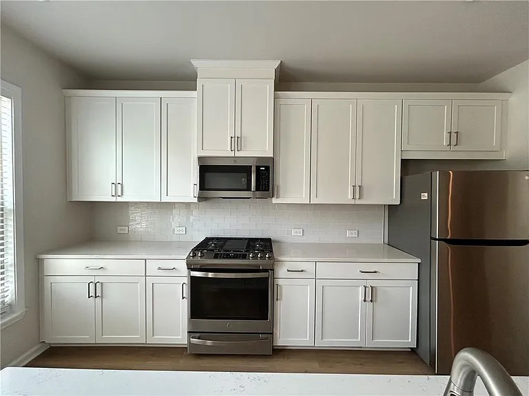 3715 Davis Cir — Photo 3