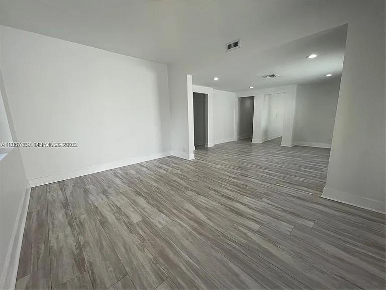1520 SW 10th St — Photo 5