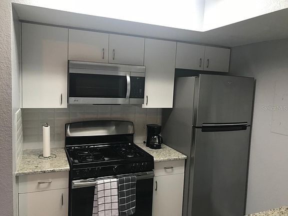 5th image of 3167 Tamarind Cir