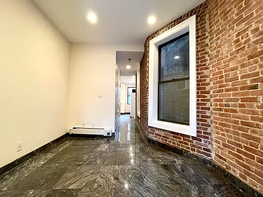 Rented by Astoria Realty | media 21