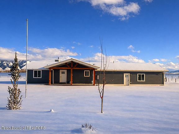 3rd image of 963 Stump Creek Rd