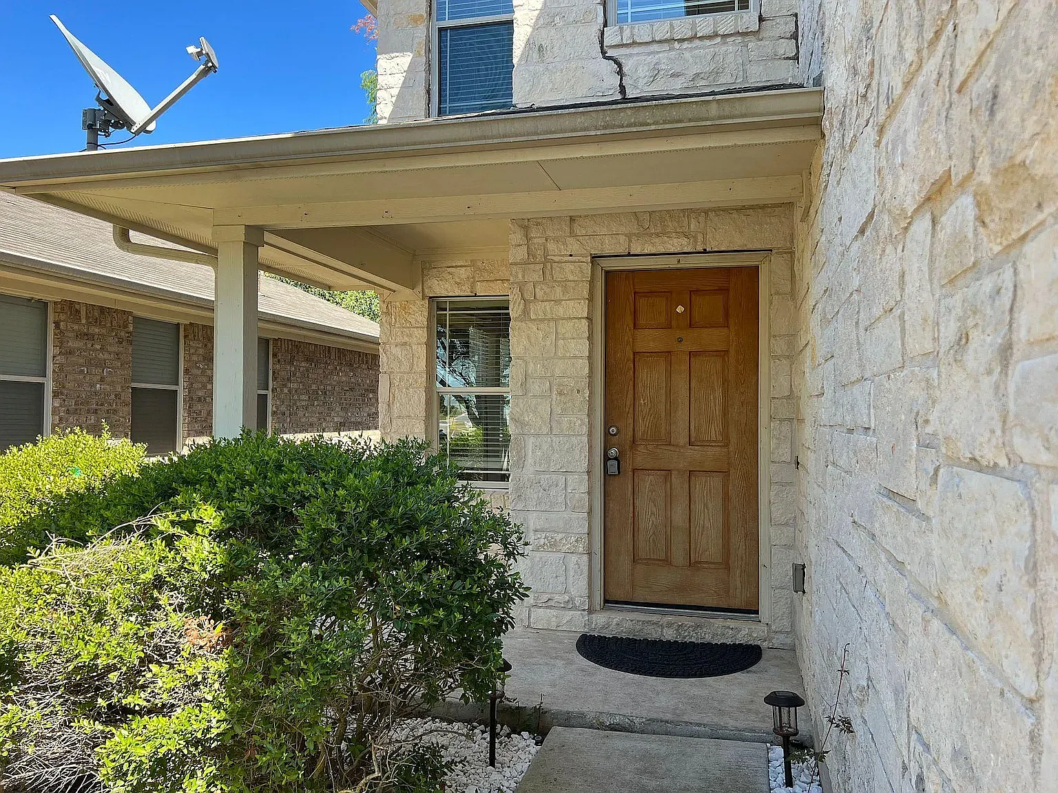 5 bed, 1986 sqft, $2,000 — Photo 2