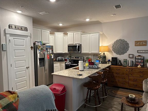 2nd image of 1530 Farragut Way