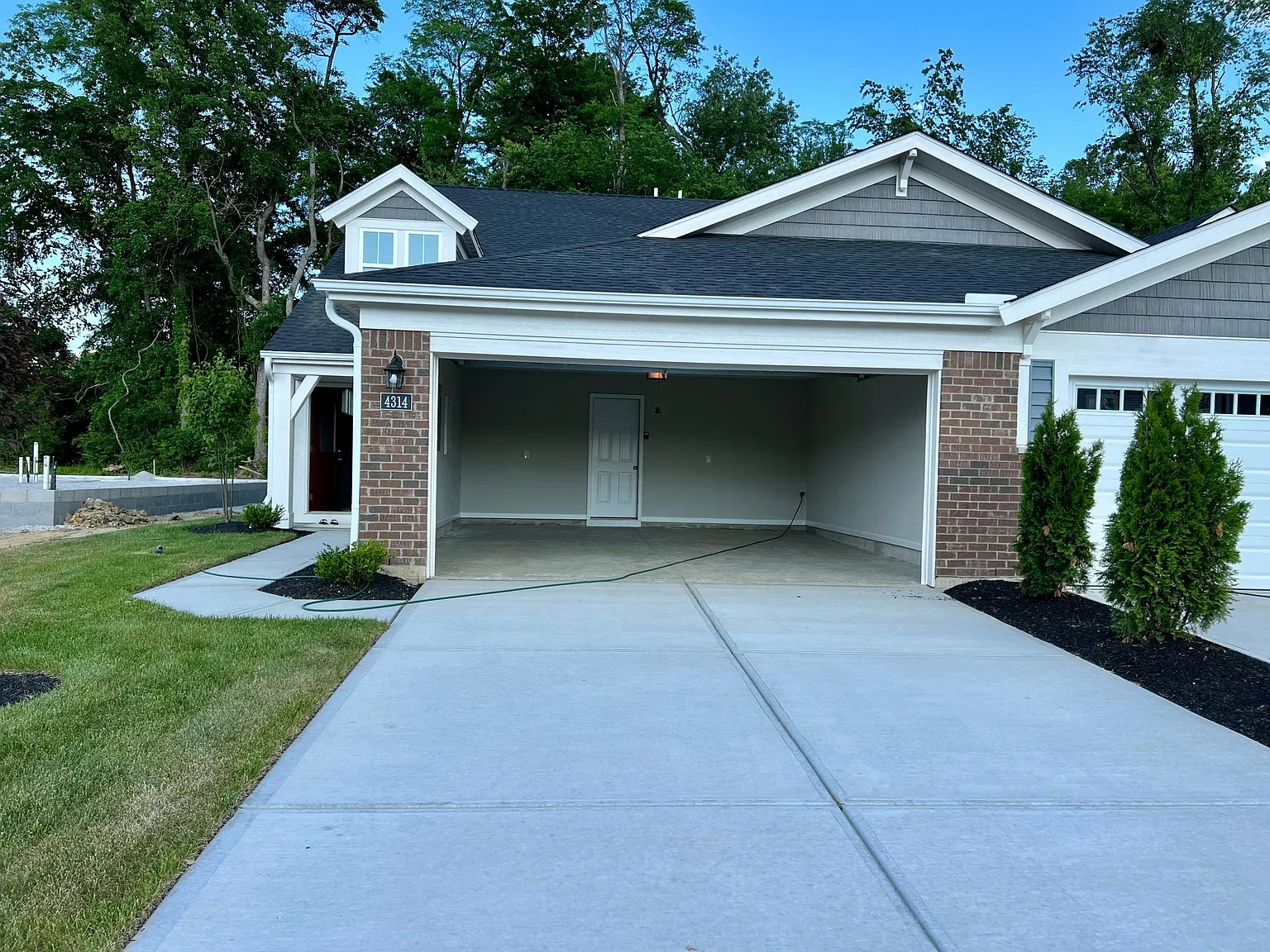 3 bed, 2.5 bath, 2082 sqft, $2,600 — Photo 2