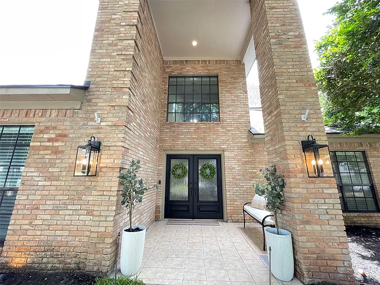 1715 Country Squire Dr — Photo 7