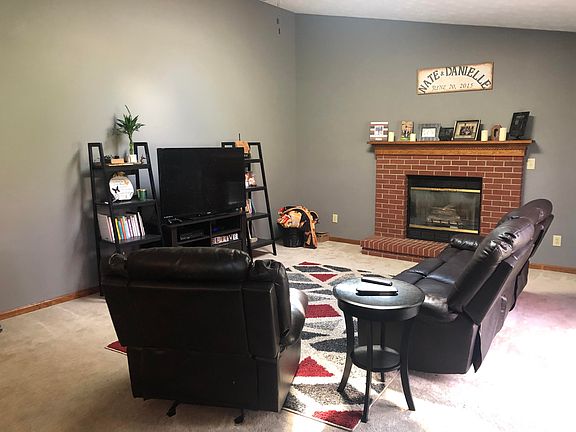 4th image of 2261 Wells Dr