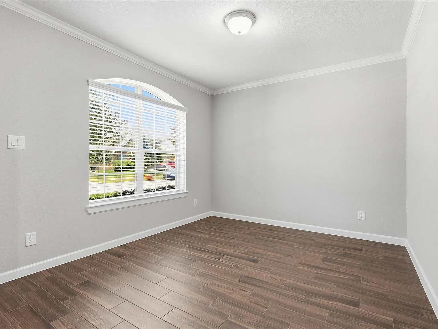 4 bed, 2.5 bath, 2634 sqft, $2,600 — Photo 4
