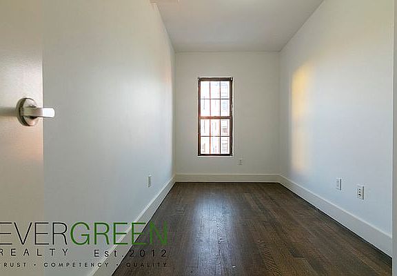 5th image of 851 Willoughby Ave #2