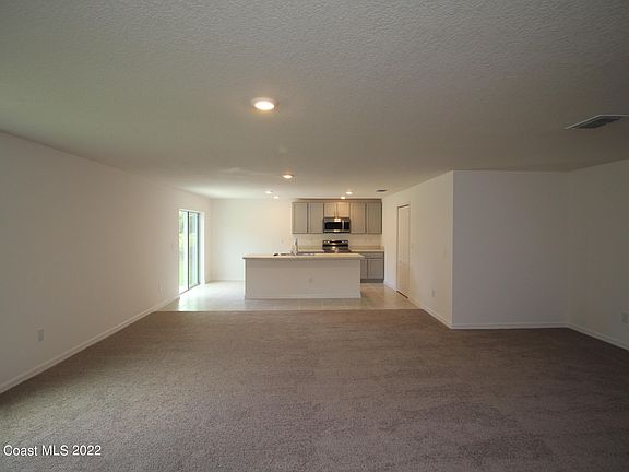 4th image of 3263 Halblum Ave SE