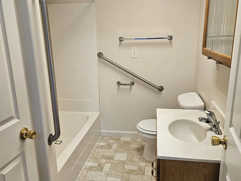 204 E Benton St — Photo 6